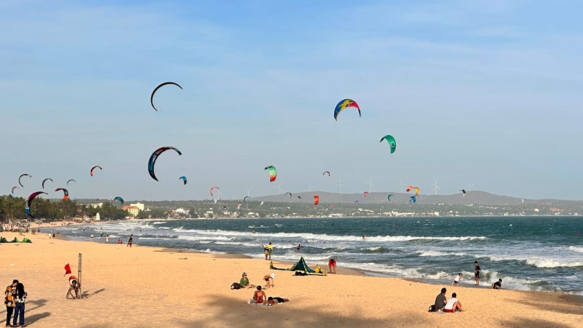 Best Time to Kitesurf in Mui Ne (Wind Season Guide)